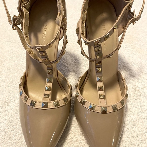 Brand New - Super Stylish Heels By WILD DIVA - Heel Height 4 1/2 Inches - Box 35 - Picture 2 of 7